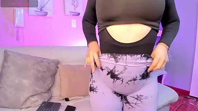 emily roberts1 online show from 01-06-25, 03:20