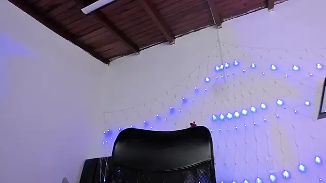 Snapshot of Alizon_1 chatting on 12-18-24, 02:10 Alizon 1 online show from 12-18-24, 02:10