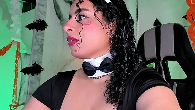 Snapshot of Alizon_1 chatting on 10-19-25, 06:19 Alizon 1 online show from 10-19-25, 06:19
