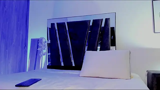 HollyEvanz online show from 09-28-25, 11:54