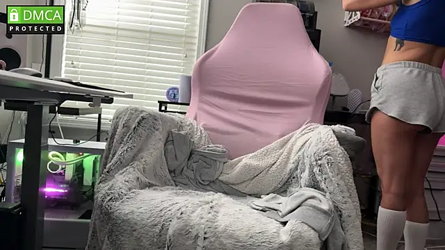 Cosmic Rose online show from 10-26-25, 02:23