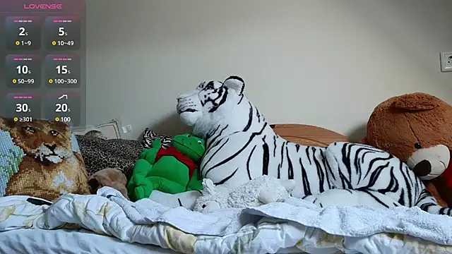 Snapshot of Love_Bert chatting on 03-04-25, 09:51 Love Bert online show from 03-04-25, 09:51