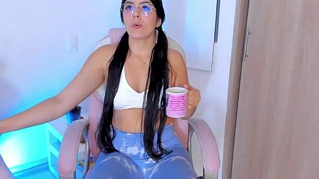 Snapshot of AnastaciaBlake chatting on 10-17-25, 11:29 AnastaciaBlake online show from 10-17-25, 11:29