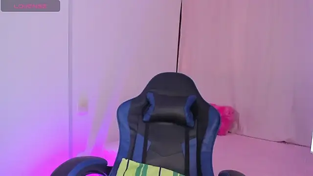 roseliam25 online show from 10-07-25, 07:55