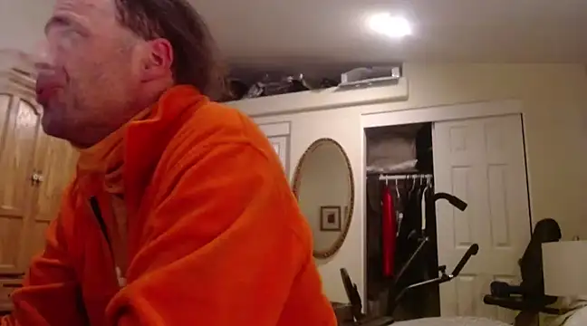 Snapshot of HandsumHungDaddy chatting on 12-24-24, 11:38 HandsumHungDaddy online show from 12-24-24, 11:38