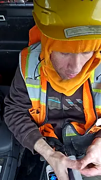 Snapshot of HandsumHungDaddy chatting on 01-07-25, 07:49 HandsumHungDaddy online show from 01-07-25, 07:49