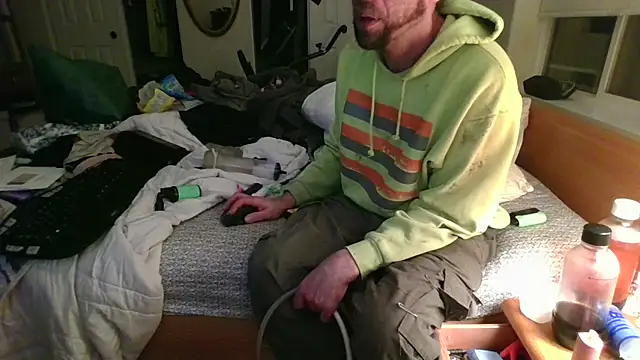 Snapshot of HandsumHungDaddy chatting on 03-03-25, 04:58 HandsumHungDaddy online show from 03-03-25, 04:58