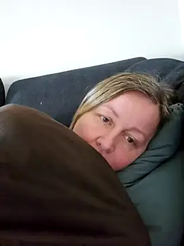 Snapshot of MarleneBloem chatting on 02-18-25, 10:27 MarleneBloem online show from 02-18-25, 10:27