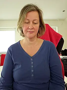 Snapshot of MarleneBloem chatting on 03-12-25, 12:15 MarleneBloem online show from 03-12-25, 12:15