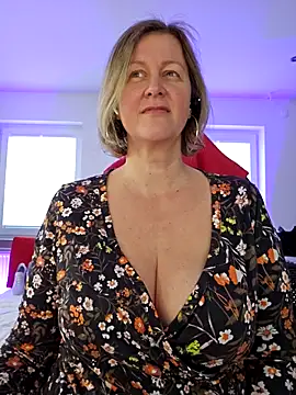 Snapshot of MarleneBloem chatting on 03-13-25, 03:39 MarleneBloem online show from 03-13-25, 03:39