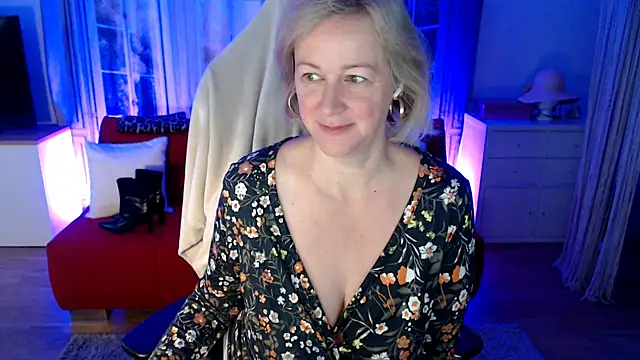 Snapshot of MarleneBloem chatting on 10-13-25, 06:13 MarleneBloem online show from 10-13-25, 06:13