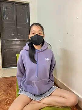 Snapshot of DA-EUN chatting on 12-13-24, 03:27 DA-EUN online show from 12-13-24, 03:27