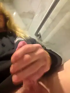 Travislovescum online show from 11-06-25, 03:07