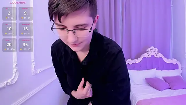 Snapshot of Lily_Marlin chatting on 02-22-25, 12:16 Lily Marlin online show from 02-22-25, 12:16