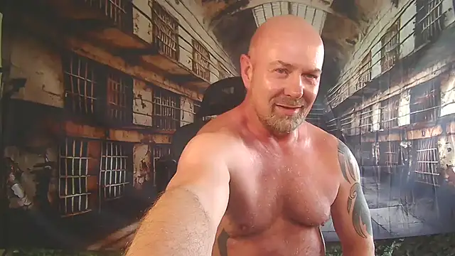Snapshot of ManlyPrisonGuy chatting on 05-19-26, 02:23 ManlyPrisonGuy online show from 05-19-26, 02:23