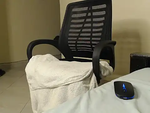 CurvyGlass online show from 01-03-25, 01:38