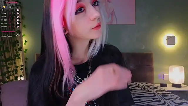 TristaRoht online show from 12-19-24, 03:08