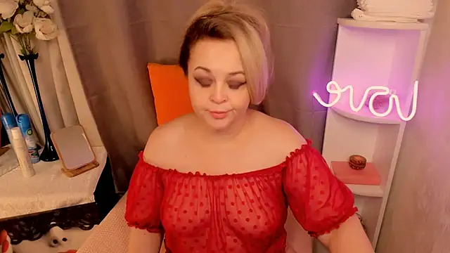 Snapshot of ShannaKingson chatting on 02-09-25, 07:30 ShannaKingson online show from 02-09-25, 07:30