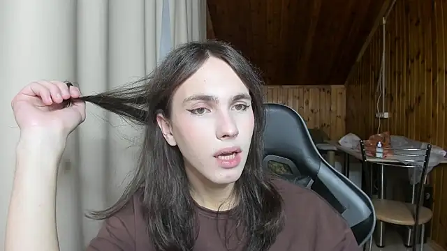 fcherthth online show from 12-19-24, 10:32