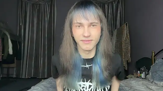 Snapshot of fcherthth chatting on 12-20-25, 05:20 fcherthth online show from 12-20-25, 05:20