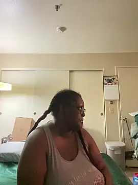 Snapshot of Yagurl__west chatting on 01-17-25, 06:47 Yagurl west online show from 01-17-25, 06:47