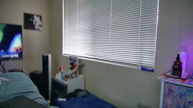 Snapshot of Yagurl__west chatting on 02-13-25, 12:35 Yagurl west online show from 02-13-25, 12:35