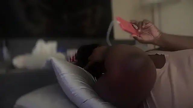 Snapshot of Yagurl__west chatting on 02-14-25, 07:54 Yagurl west online show from 02-14-25, 07:54