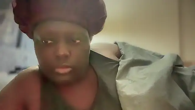 Snapshot of Yagurl__west chatting on 02-17-25, 06:53 Yagurl west online show from 02-17-25, 06:53