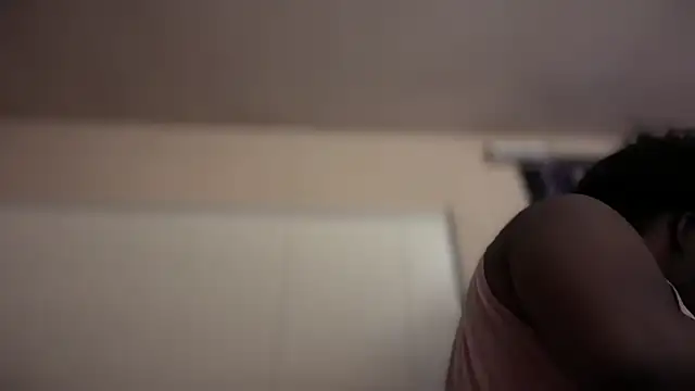 Snapshot of Yagurl__west chatting on 02-25-25, 07:09 Yagurl west online show from 02-25-25, 07:09