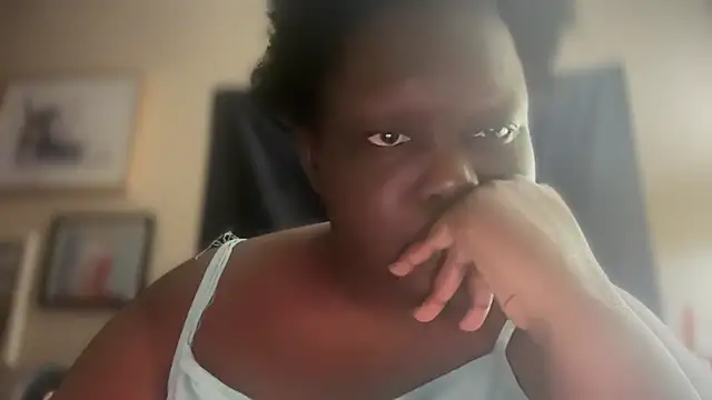 Snapshot of Yagurl__west chatting on 03-08-25, 05:59 Yagurl west online show from 03-08-25, 05:59