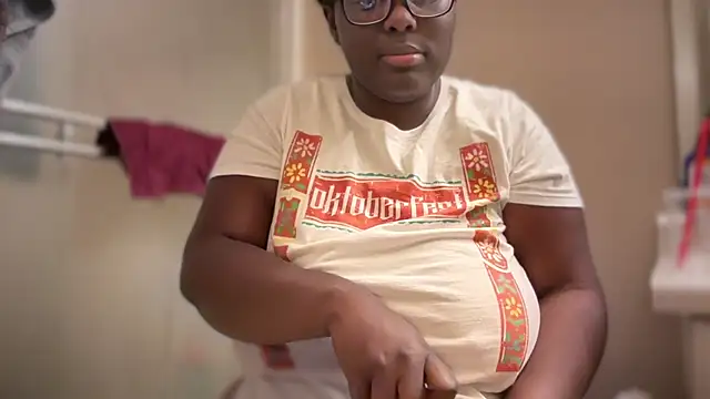 Snapshot of Yagurl__west chatting on 10-02-25, 08:27 Yagurl west online show from 10-02-25, 08:27