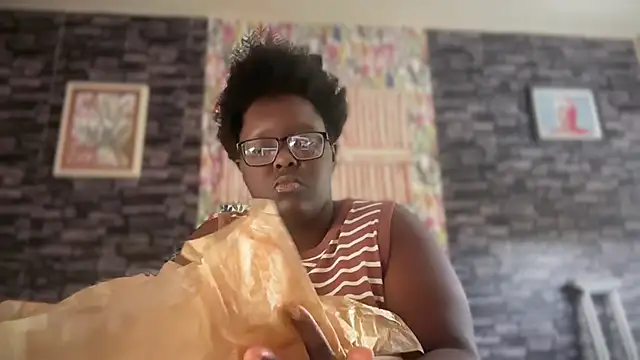 Snapshot of Yagurl__west chatting on 10-05-25, 09:56 Yagurl west online show from 10-05-25, 09:56