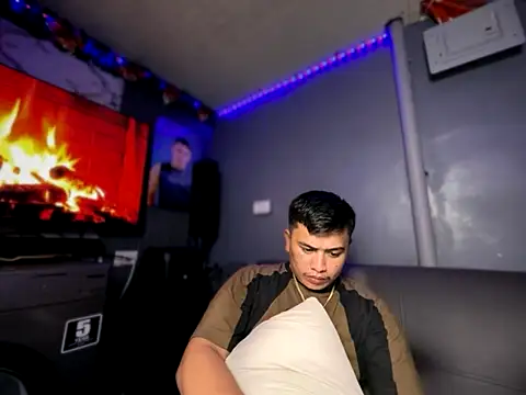 Snapshot of Brixwilson chatting on 11-08-25, 03:45 Brixwilson online show from 11-08-25, 03:45