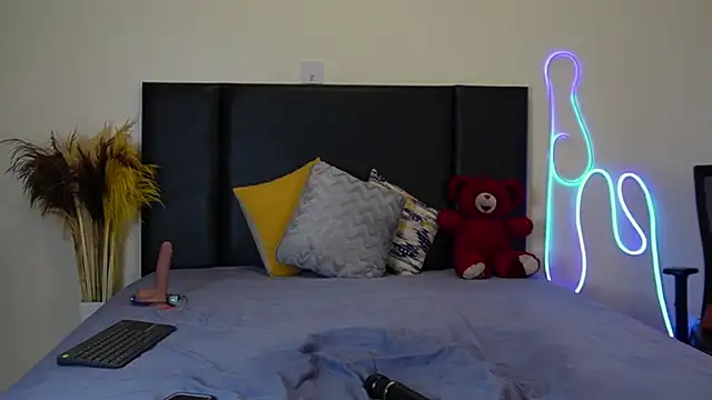 RosesRRed online show from 12-16-24, 02:36