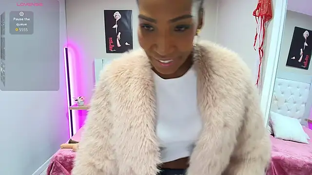 Snapshot of kimmturner chatting on 10-03-25, 01:08 kimmturner online show from 10-03-25, 01:08