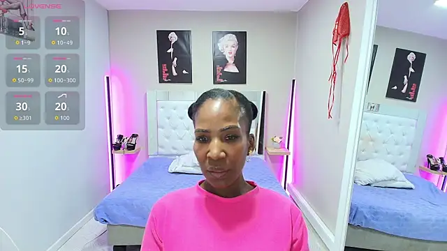 Snapshot of kimmturner chatting on 10-11-25, 12:58 kimmturner online show from 10-11-25, 12:58