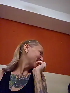 Snapshot of bigpuff_hott chatting on 10-04-25, 09:46 bigpuff hott online show from 10-04-25, 09:46