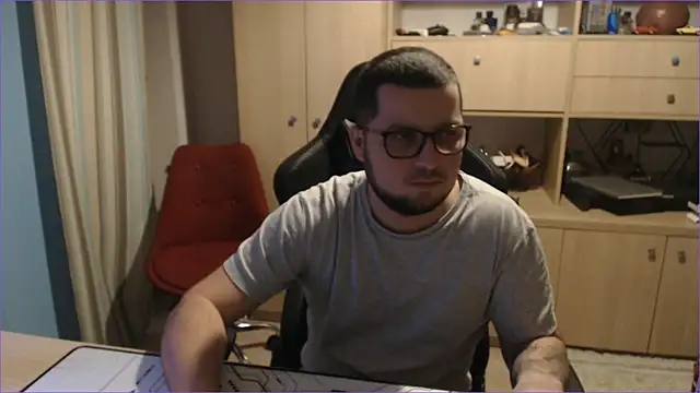 Snapshot of bigpuff_hott chatting on 10-15-25, 06:41 bigpuff hott online show from 10-15-25, 06:41