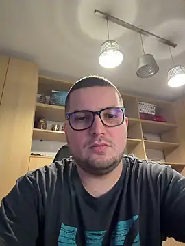 Snapshot of bigpuff_hott chatting on 10-18-25, 04:19 bigpuff hott online show from 10-18-25, 04:19