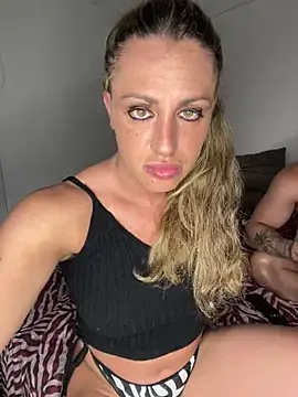 Snapshot of fitcouple1889 chatting on 02-26-25, 11:26 fitcouple1889 online show from 02-26-25, 11:26