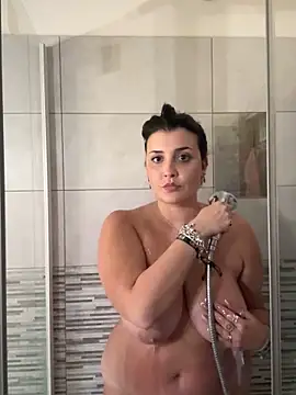 Snapshot of Novababy18 chatting on 12-11-24, 03:05 Novababy18 online show from 12-11-24, 03:05