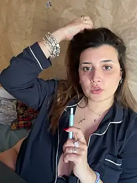 Snapshot of Novababy18 chatting on 02-05-25, 01:11 Novababy18 online show from 02-05-25, 01:11