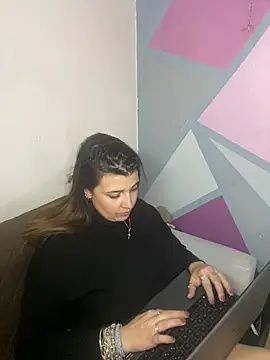 Snapshot of Novababy18 chatting on 03-06-25, 01:27 Novababy18 online show from 03-06-25, 01:27