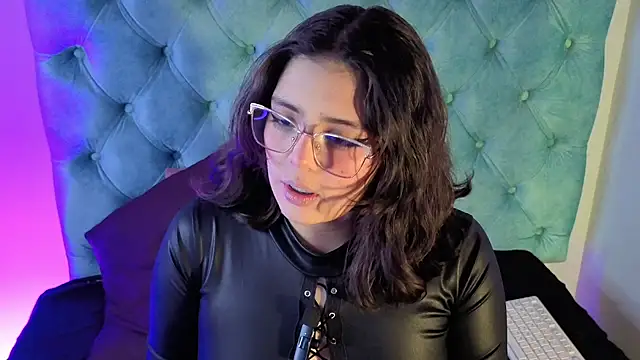 Paola Lyon  online show from 03-27-26, 06:18