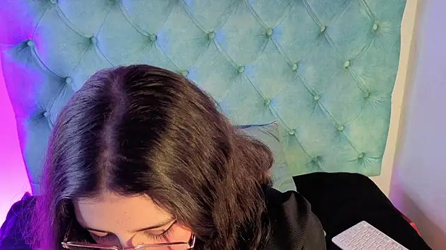 Paola Lyon  online show from 04-22-26, 06:42