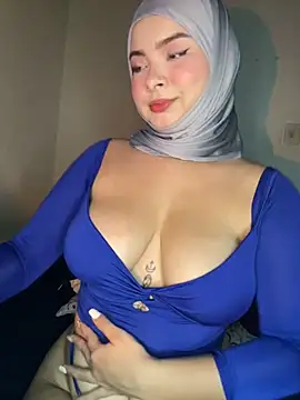 Snapshot of aneesa_darzi chatting on 01-08-25, 10:27 aneesa darzi online show from 01-08-25, 10:27