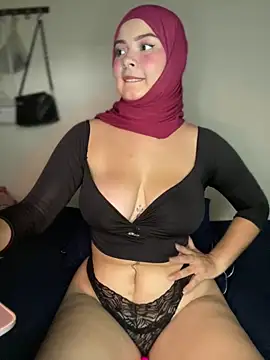 Snapshot of aneesa_darzi chatting on 03-11-25, 05:24 aneesa darzi online show from 03-11-25, 05:24