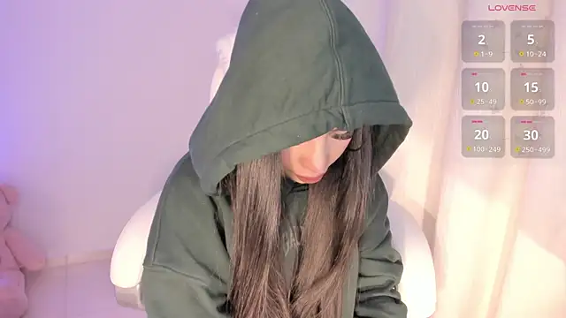 Snapshot of LauraSweett chatting on 11-04-25, 08:30 LauraSweett online show from 11-04-25, 08:30