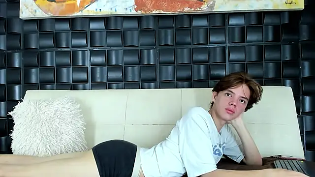 daniel hot03 online show from 03-20-25, 02:10