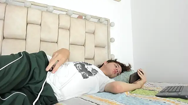 Snapshot of daniel_hot03 chatting on 11-06-25, 01:45 daniel hot03 online show from 11-06-25, 01:45